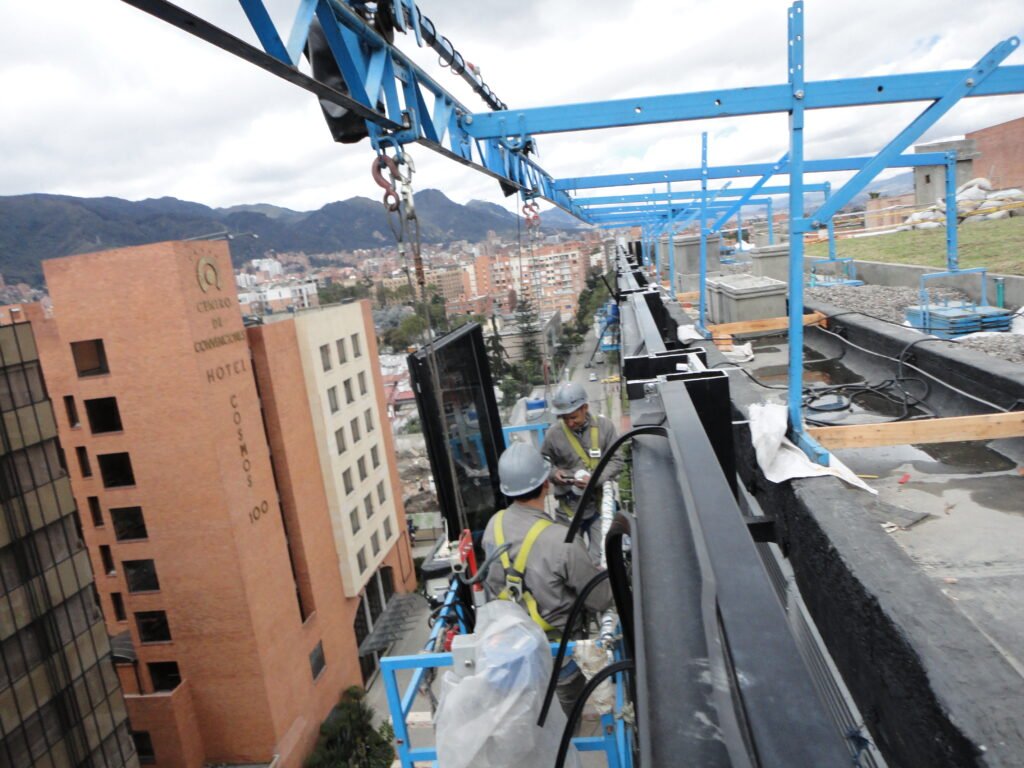 Andamios y Obra Civil en Colombia | CYMS edificio ayassa 7 bogota