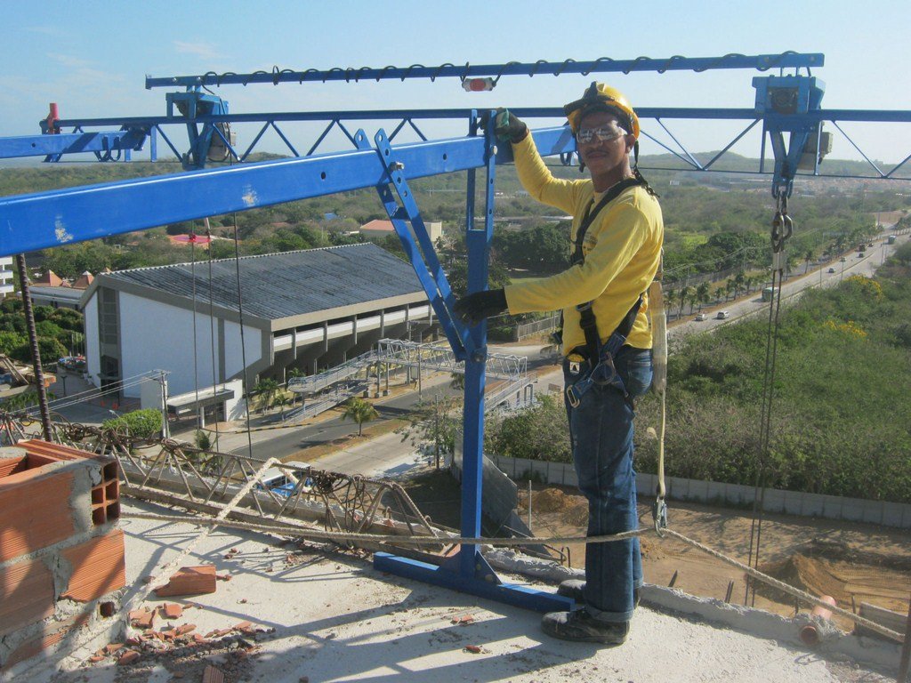 Andamios y Obra Civil en Colombia | CYMS Andamio RIel